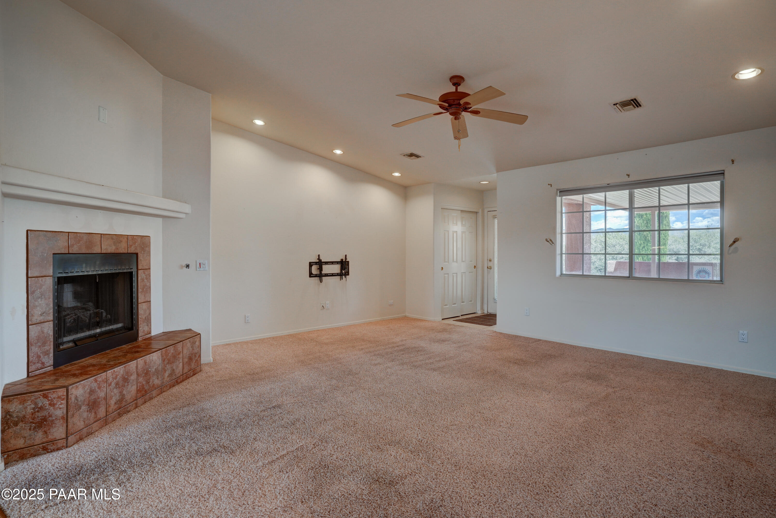 Prescott Valley, Arizona 86314, United States, 3 Bedrooms Bedrooms, ,2 BathroomsBathrooms,Residential,Pending,146285