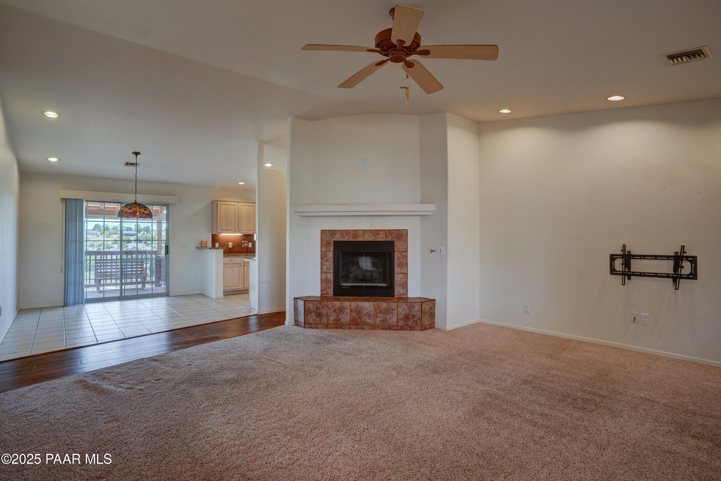 Prescott Valley, Arizona 86314, United States, 3 Bedrooms Bedrooms, ,2 BathroomsBathrooms,Residential,Pending,146285