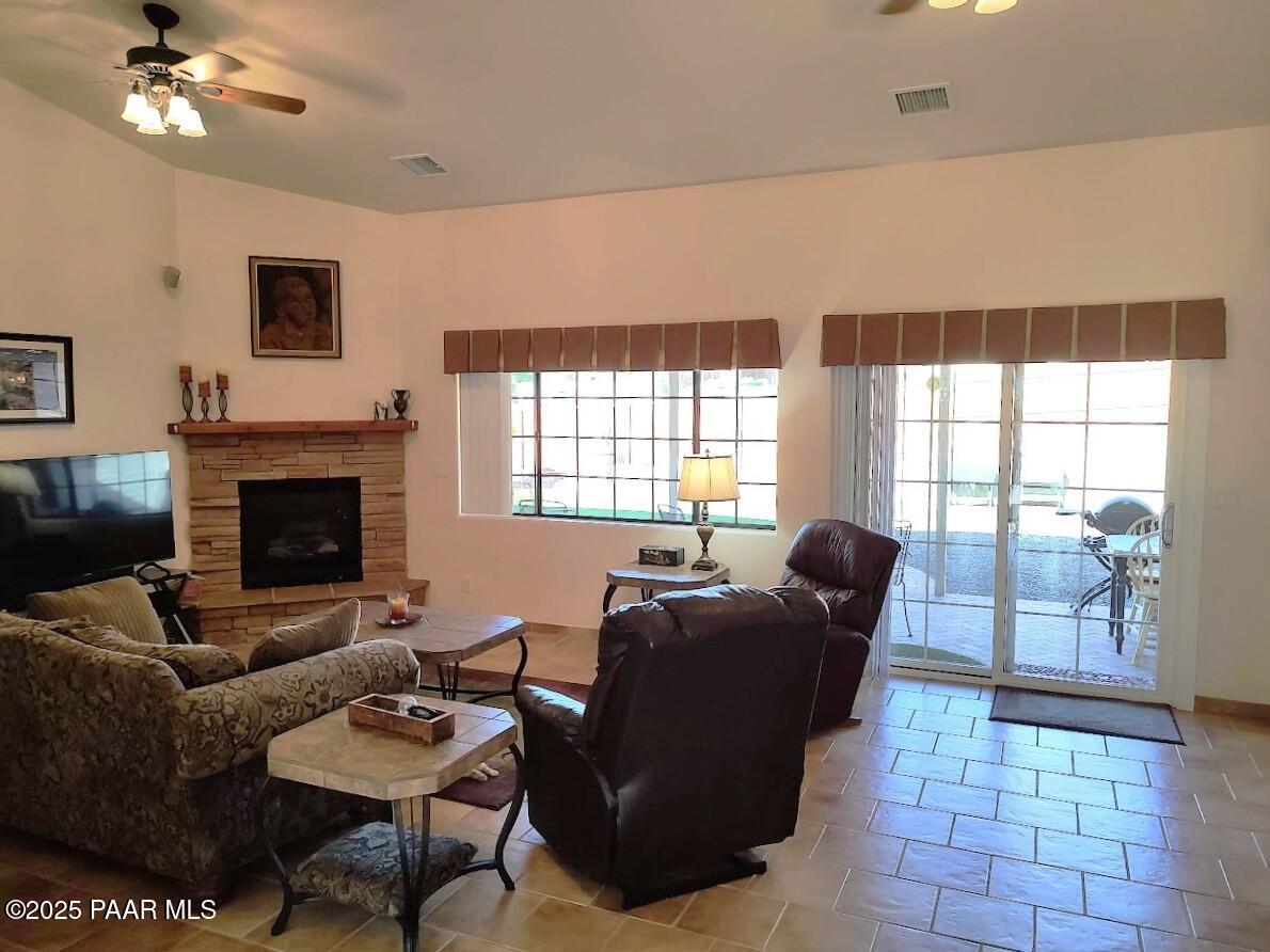 776 N Maverick Trail