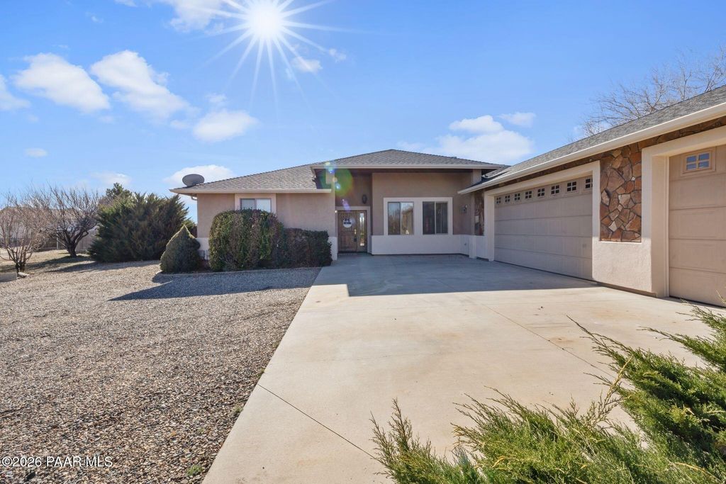 Photo of 1535 Cherry Creek Lane, Chino Valley, AZ 86323 (MLS # 1078350)