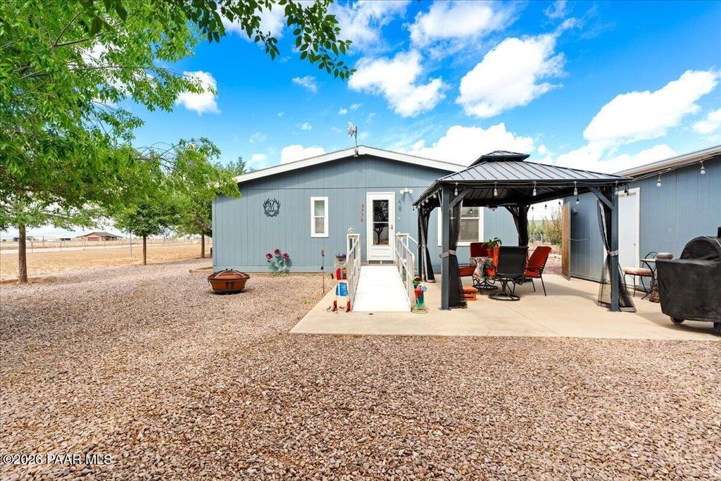 Photo of 3770 W Harvest Way, Paulden, AZ 86334 (MLS # 1081816)