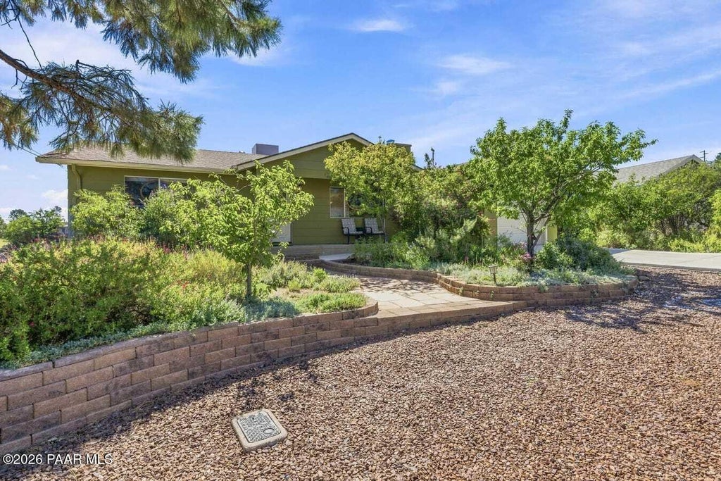 Photo of 2241 Alta Vista Place, Prescott, AZ 86301 (MLS # 1084988)