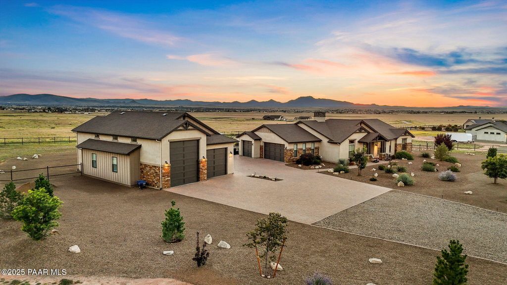Photo of 10401 E Desert Winds Way, Prescott Valley, AZ 86315 (MLS # 1076911)