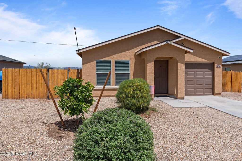 Photo of 456 Reizen Drive, Morristown, AZ 85342 (MLS # 1081607)