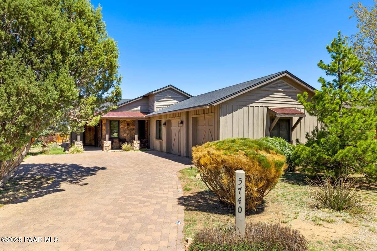 5740 W Johnny Mullins Drive