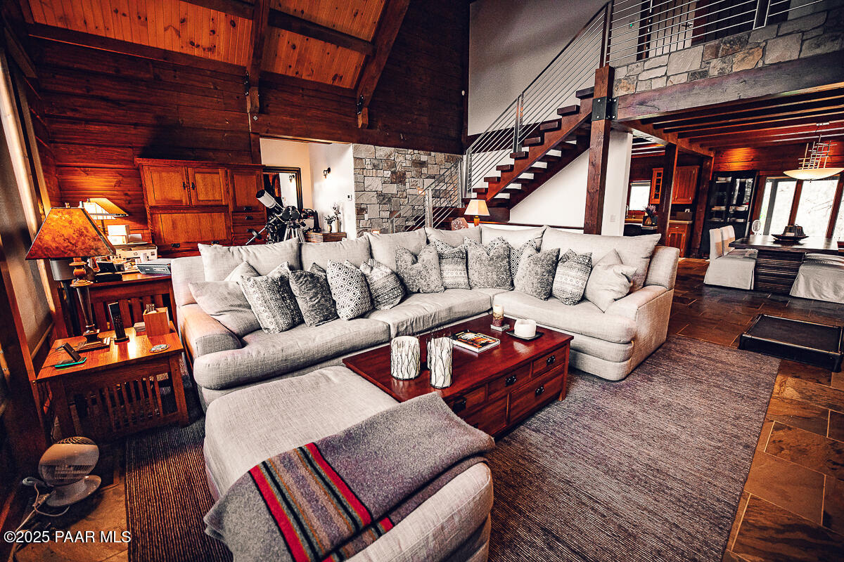 2505 E Old Miner Road