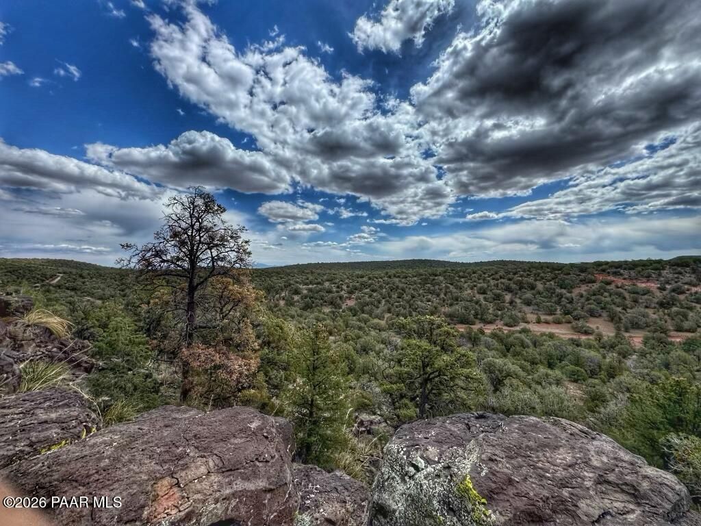 Photo of 44600 N Shadow Rock Trail, Seligman, AZ 86337 (MLS # 1078976)