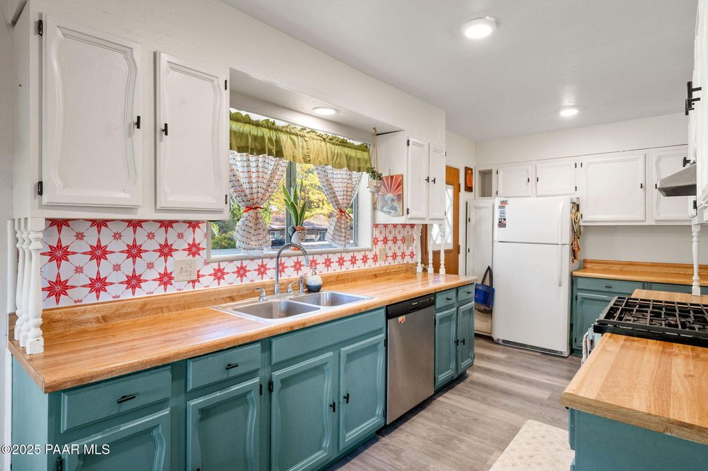 Photo of 812 Bird Street, Prescott, AZ 86301 (MLS # 1077180)