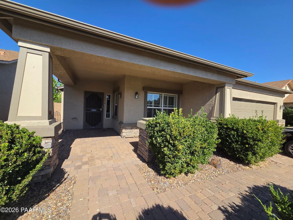 Photo of 556 N Robles Street, Dewey-Humboldt, AZ 86327 (MLS # 1082139)
