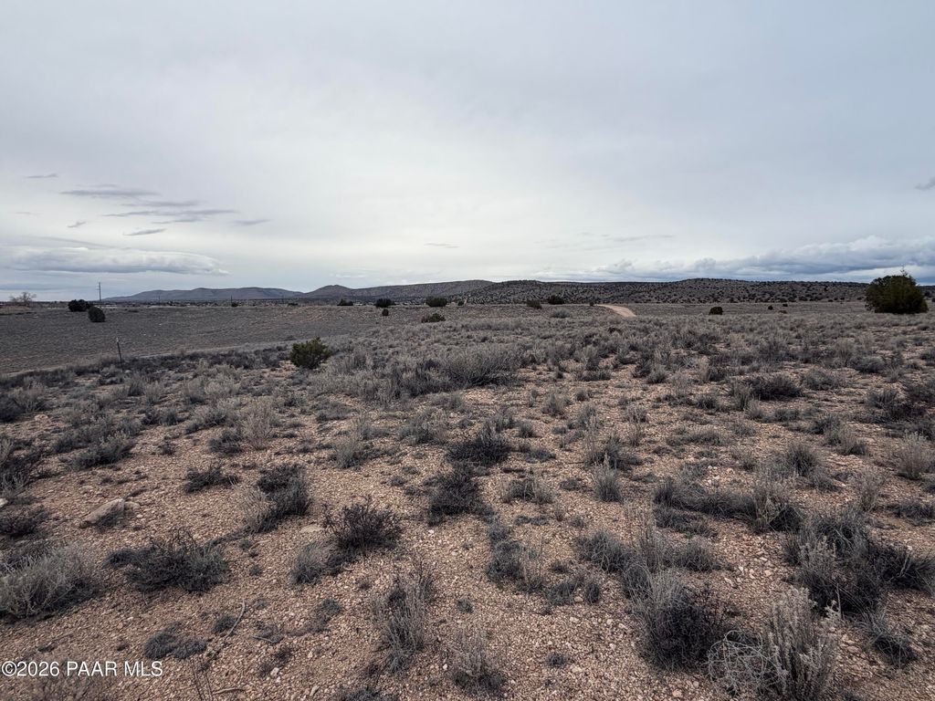 Photo of 25867 N Robin Drive, Paulden, AZ 86334 (MLS # 1079545)