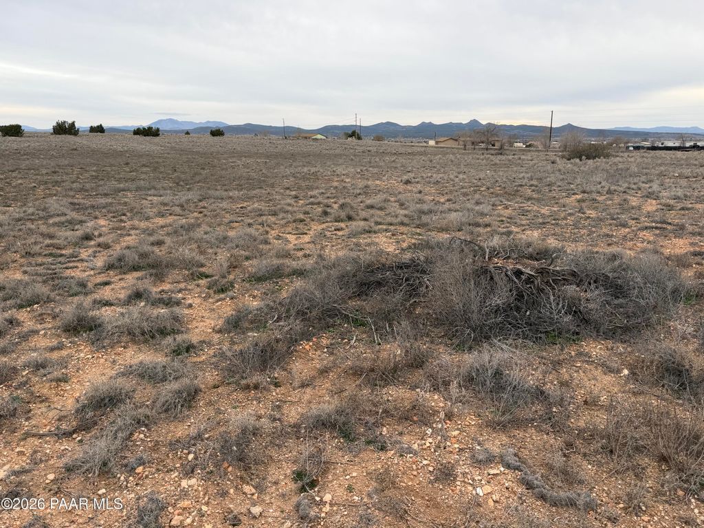 Photo of 25867 N Robin Drive, Paulden, AZ 86334 (MLS # 1079545)