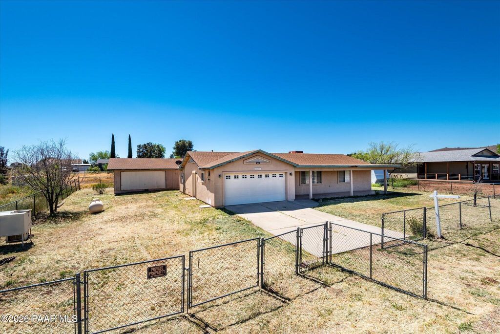 Photo of 20287 E Sierra Drive, Mayer, AZ 86333 (MLS # 1080644)