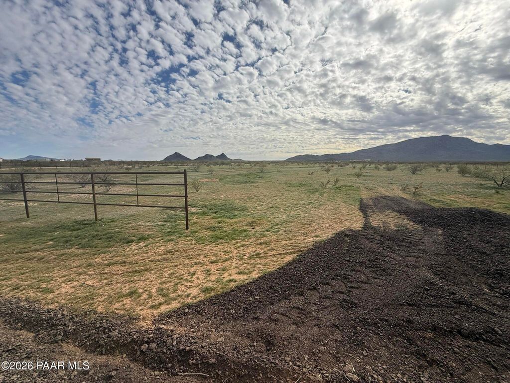 Photo of 4 W Williams Road, Aguila, AZ 85320 (MLS # 1079065)