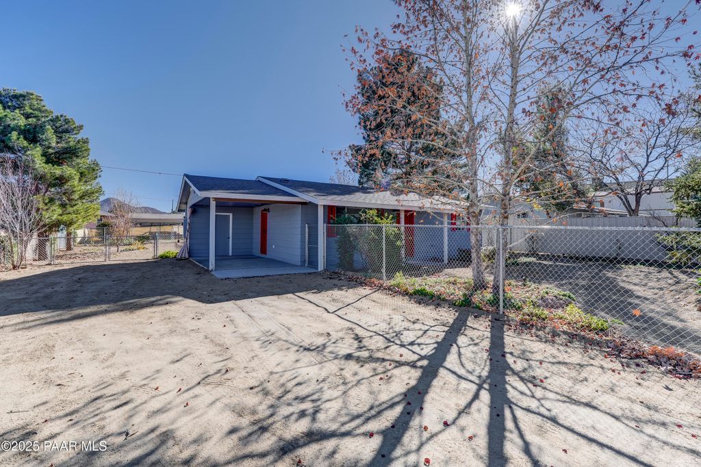 Photo of 2535 Huron Street, Dewey-Humboldt, AZ 86329 (MLS # 1078319)