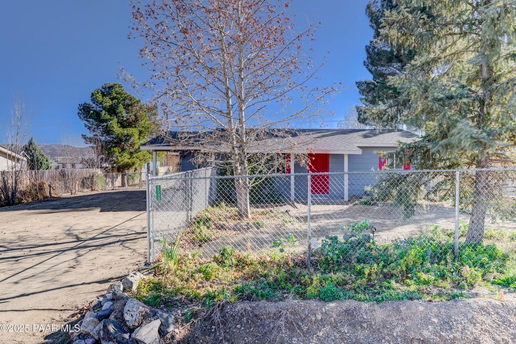 Photo of 2535 Huron Street, Dewey-Humboldt, AZ 86329 (MLS # 1078319)