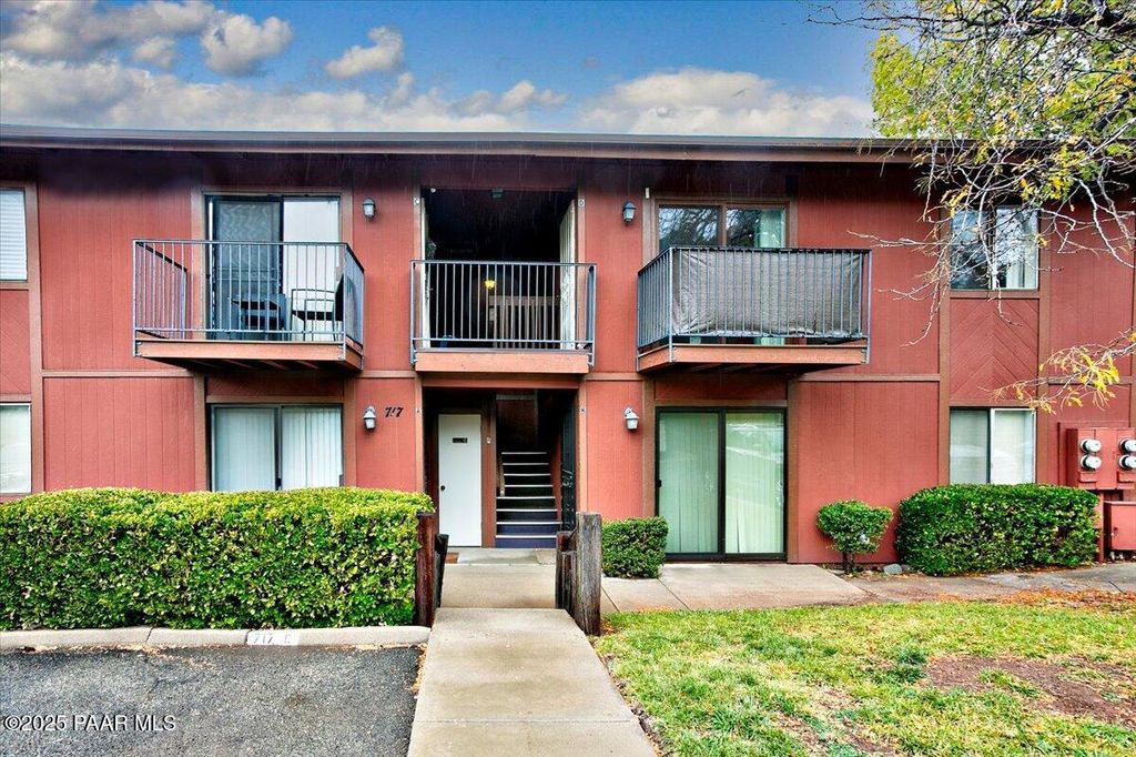 Photo of 717 S Granite Street #4, Prescott, AZ 86303 (MLS # 1077912)
