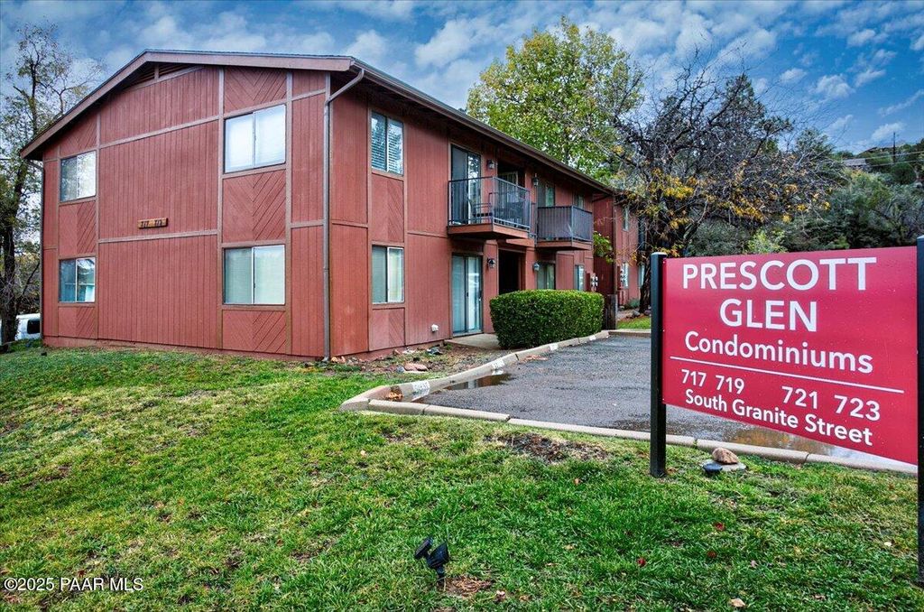 Photo of 717 S Granite Street #4, Prescott, AZ 86303 (MLS # 1077912)