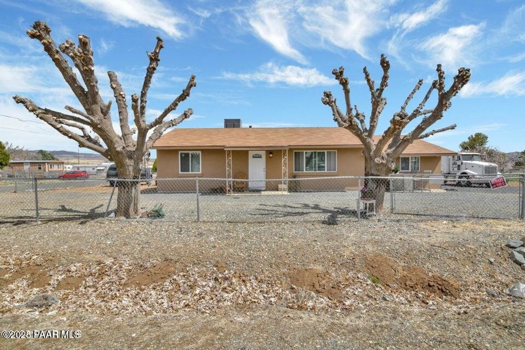Photo of 315 Graham Way, Dewey-Humboldt, AZ 86327 (MLS # 1076971)