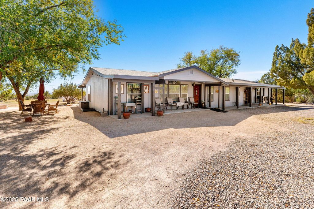 Photo of 743 W Barbara Rd Rd #5, Paulden, AZ 86334 (MLS # 1077537)