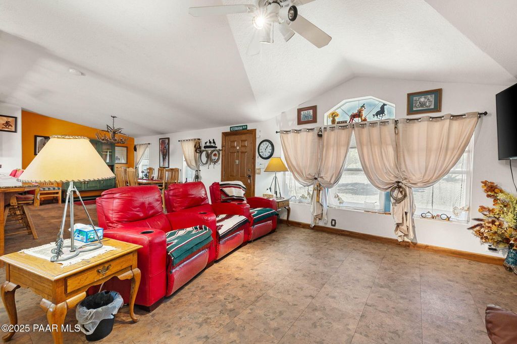 Photo of 743 W Barbara Rd Rd #5, Paulden, AZ 86334 (MLS # 1077537)