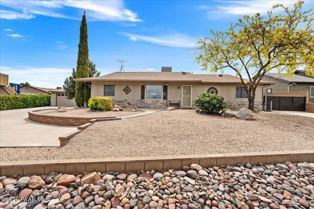 Photo of 9665 E Catalina Drive, Prescott Valley, AZ 86314 (MLS # 1080900)