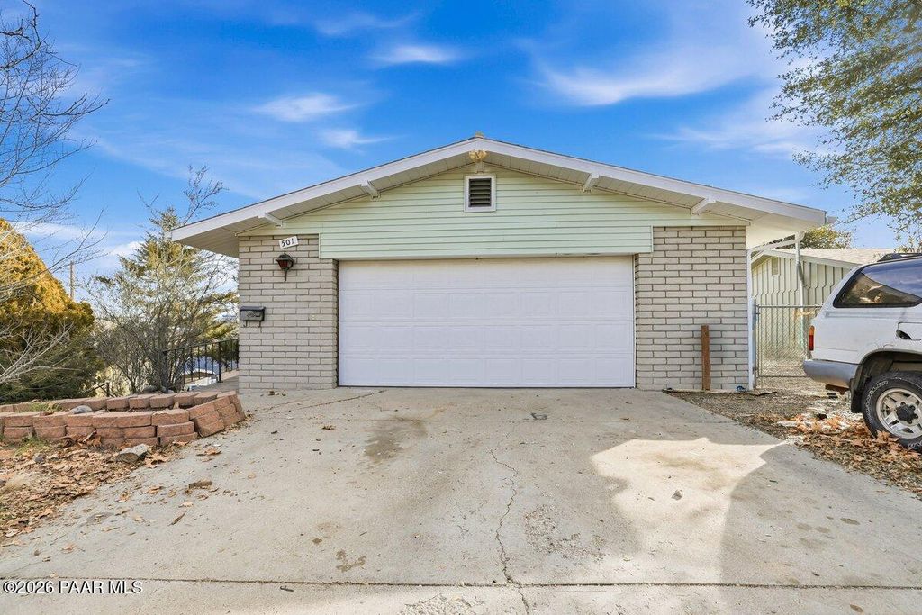 Photo of 501 Mesa Drive, Prescott, AZ 86303 (MLS # 1079085)