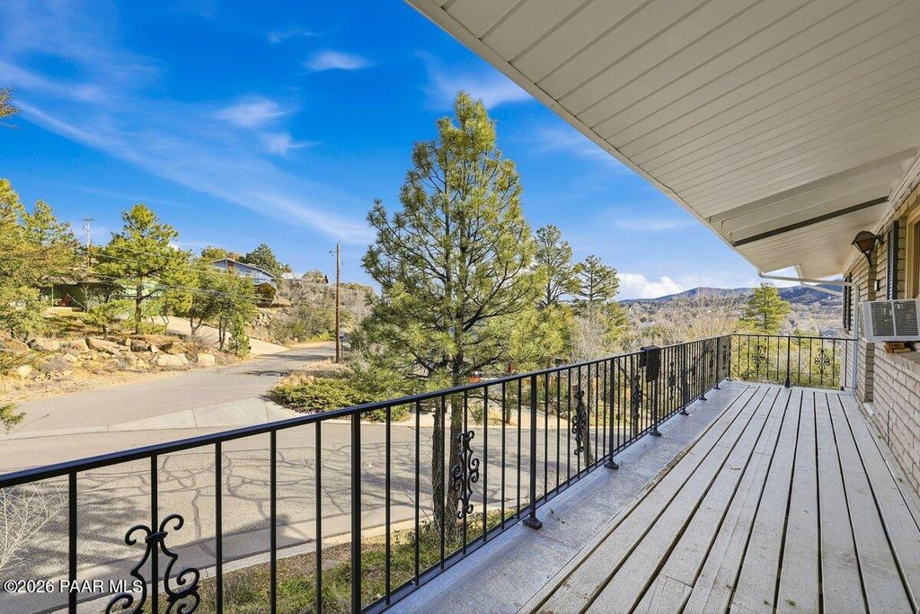 Photo of 501 Mesa Drive, Prescott, AZ 86303 (MLS # 1079085)