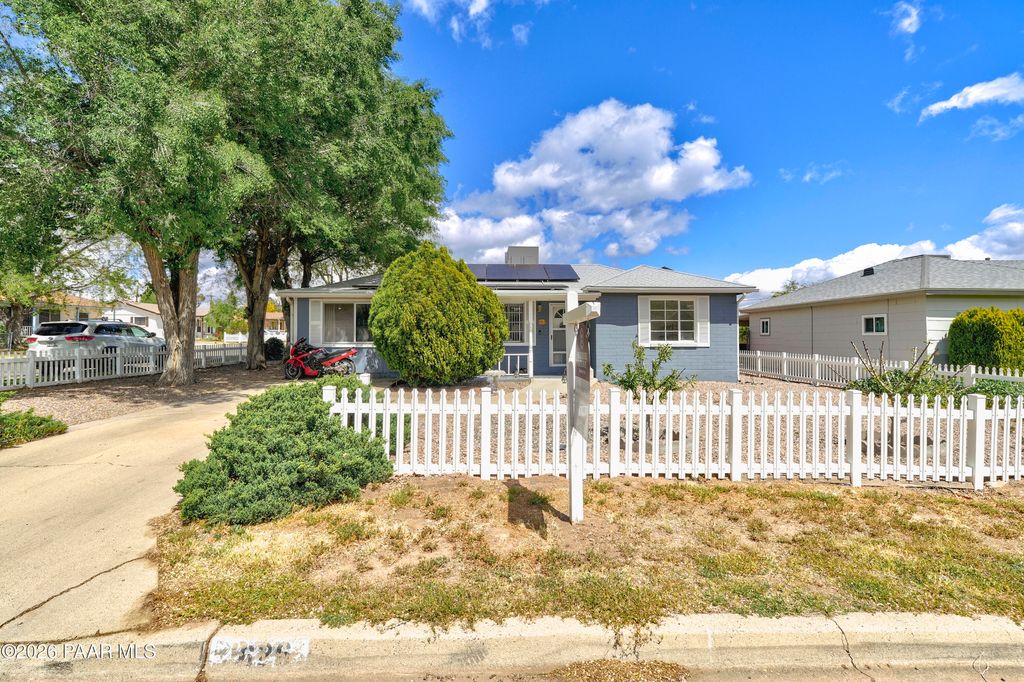 Photo of 626 W Delano Avenue, Prescott, AZ 86301 (MLS # 1081172)