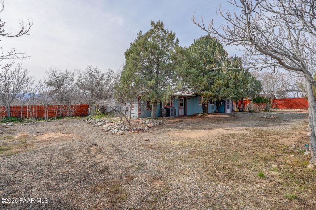 Photo of 9040 S Magby Drive, Wilhoit, AZ 86332 (MLS # 1079146)