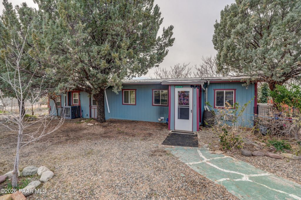 Photo of 9040 S Magby Drive, Wilhoit, AZ 86332 (MLS # 1079146)