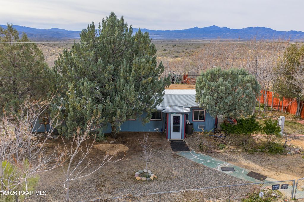 Photo of 9040 S Magby Drive, Wilhoit, AZ 86332 (MLS # 1079146)