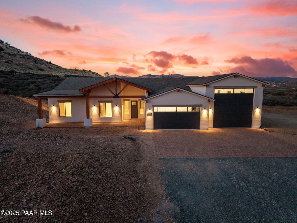 Photo of 15900 E Lone Fox Trail, Dewey-Humboldt, AZ 86327 (MLS # 1077097)