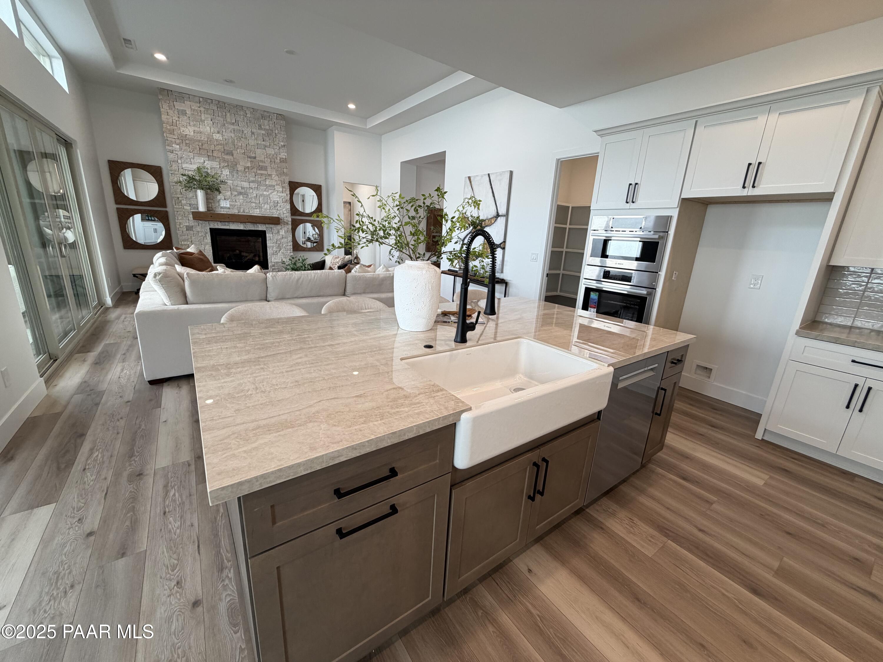 1116 S Lakeview Drive