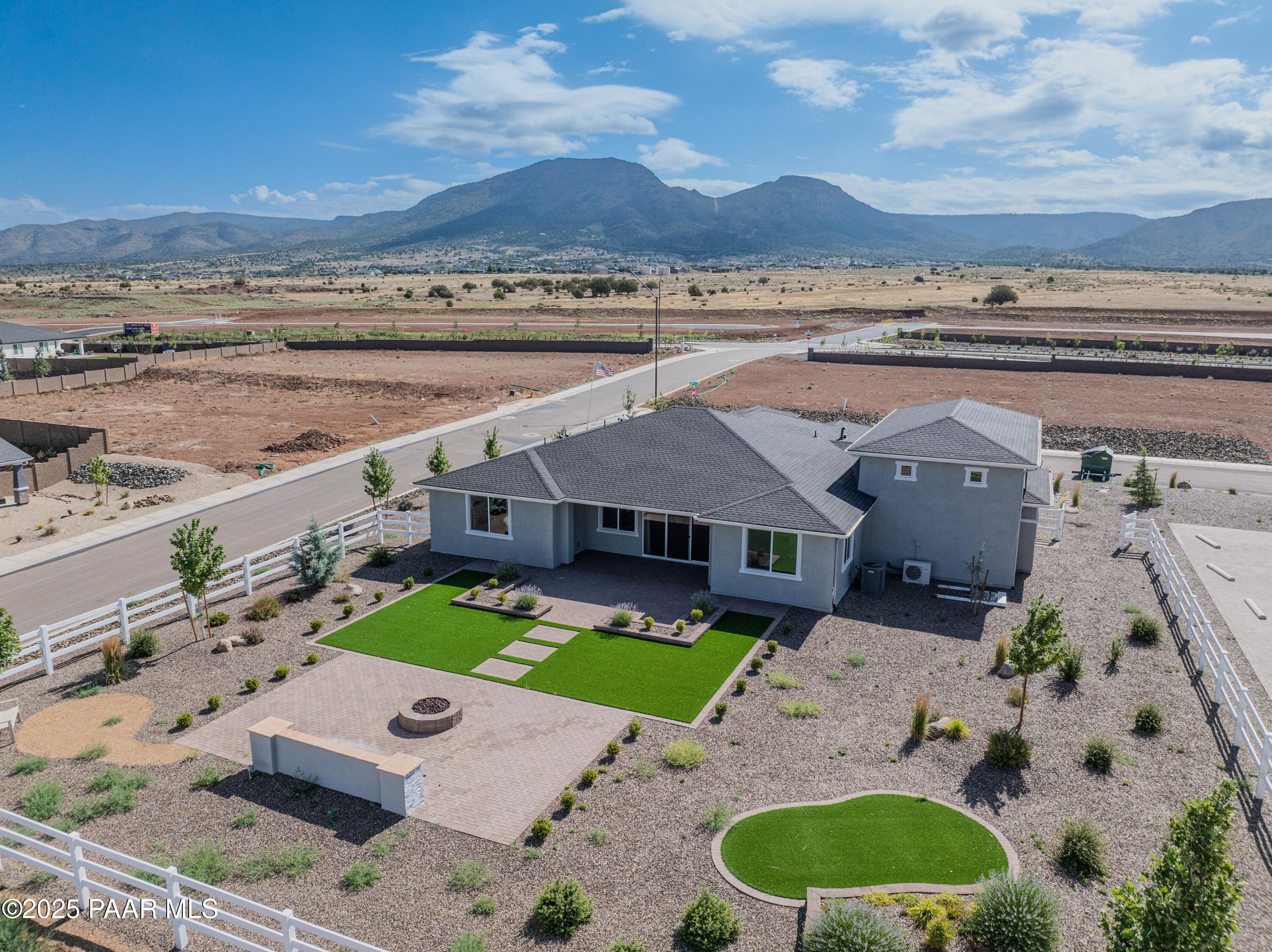 8686 N Sophia Court
