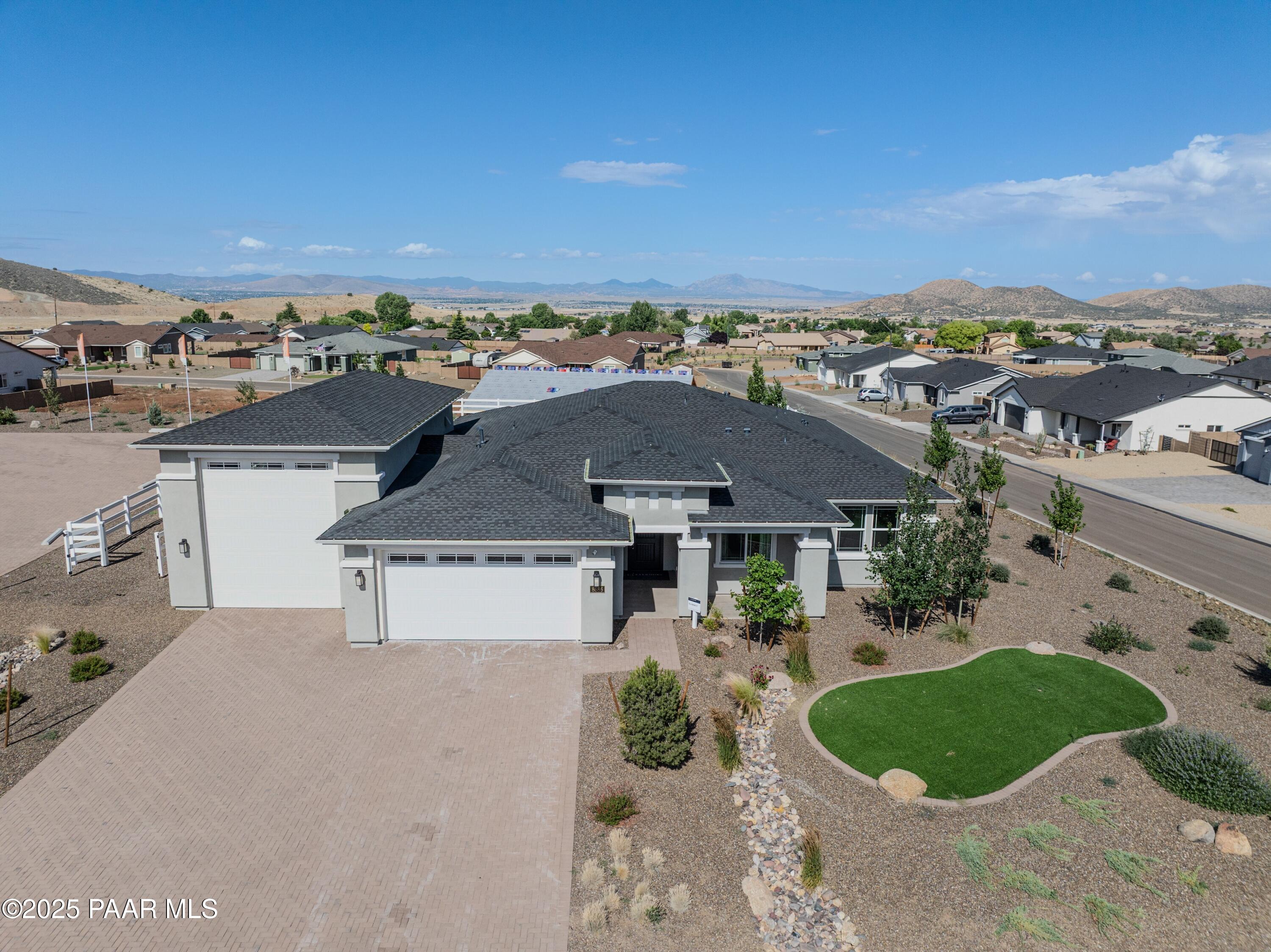 8686 N Sophia Court