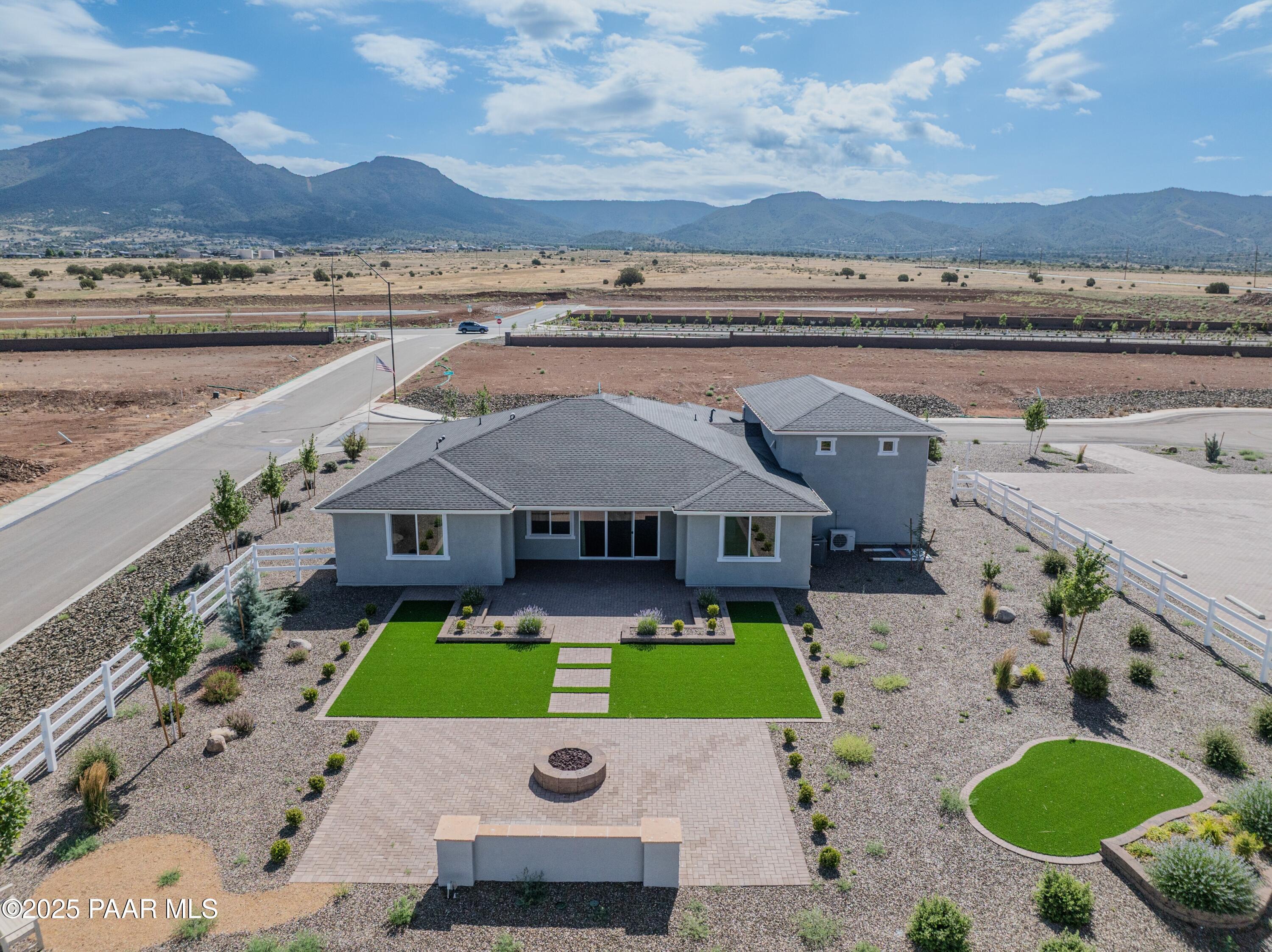 8686 N Sophia Court