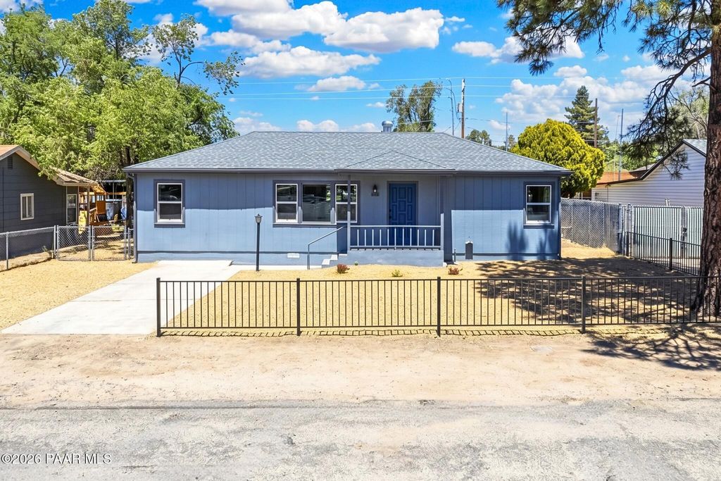 Photo of 844 Flora Street, Prescott, AZ 86301 (MLS # 1081941)