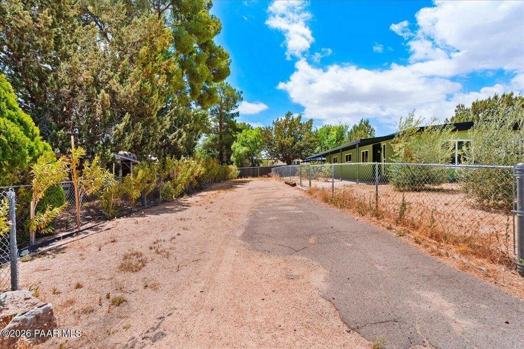 Photo of 20589 E Larry Lane, Mayer, AZ 86333 (MLS # 1082130)