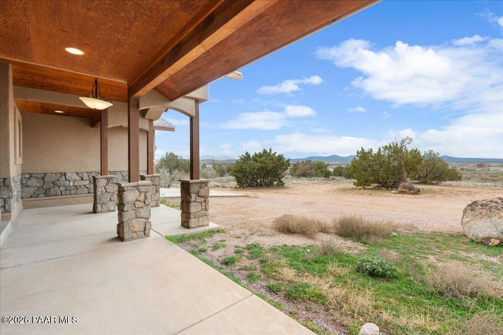 Photo of 815 E Paniolo Way, Paulden, AZ 86334 (MLS # 1078594)