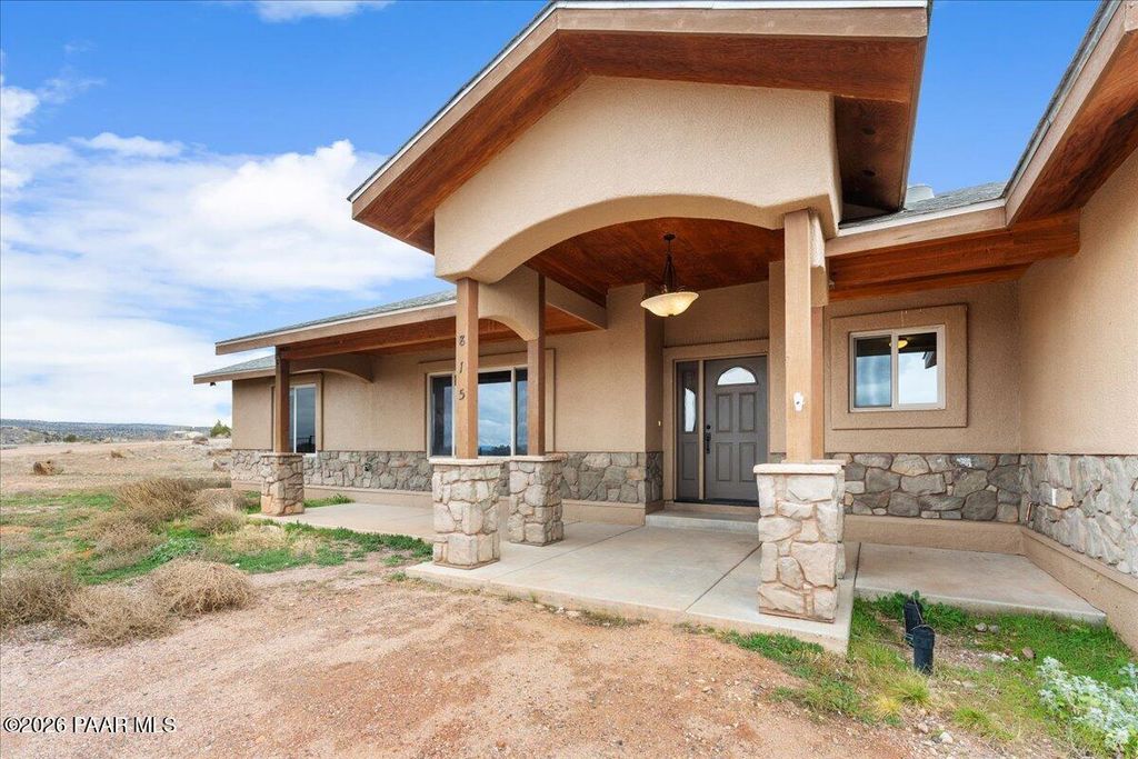 Photo of 815 E Paniolo Way, Paulden, AZ 86334 (MLS # 1078594)