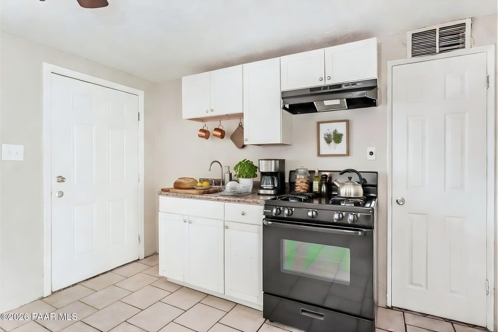 Photo of 302 W Flores Street #2, Tucson, AZ 85705 (MLS # 1080476)