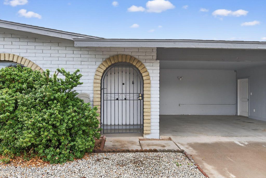 Photo of 4911 W Beverly Lane, Glendale, AZ 85306 (MLS # 1077869)