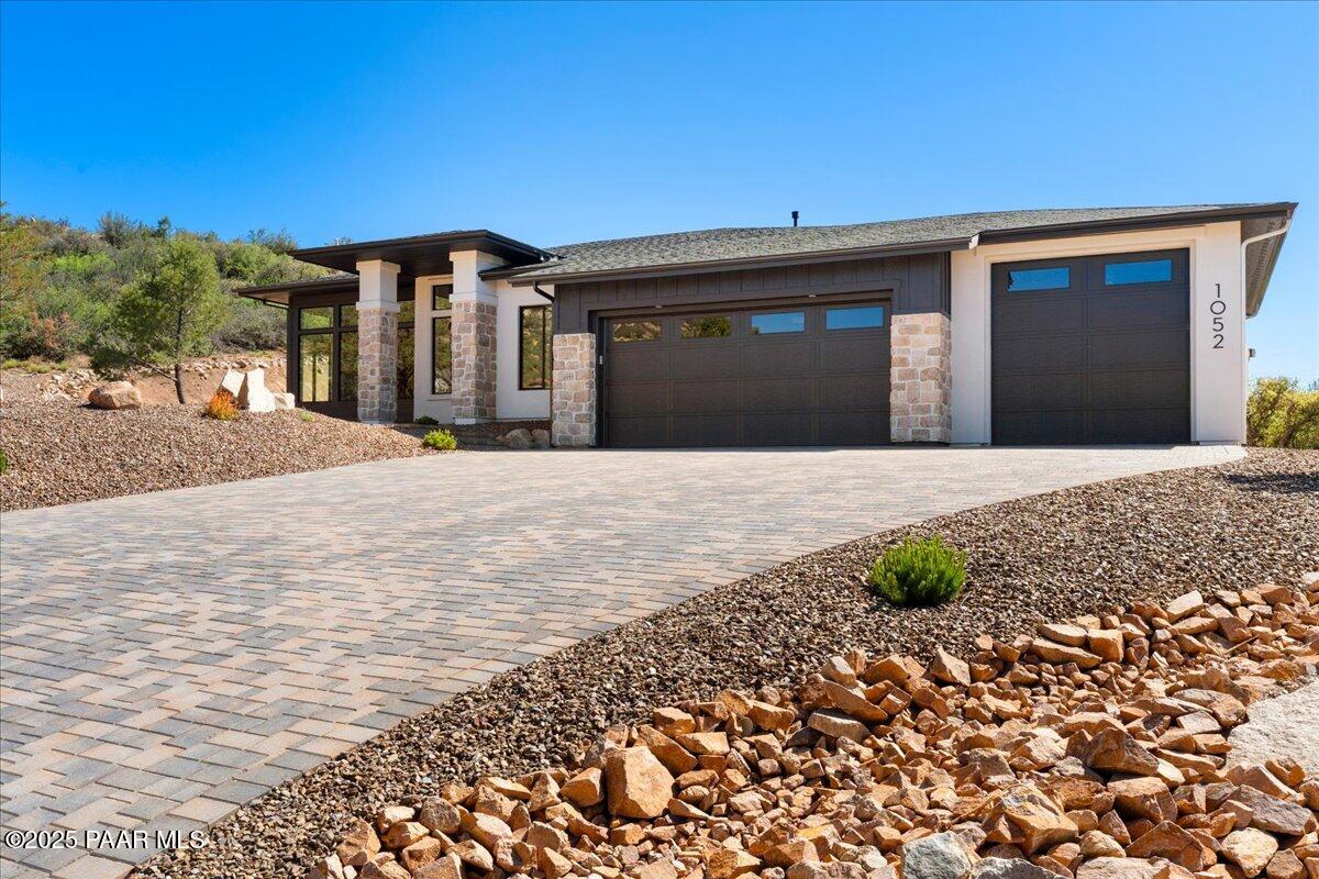 1052 N Cloud Cliff Pass