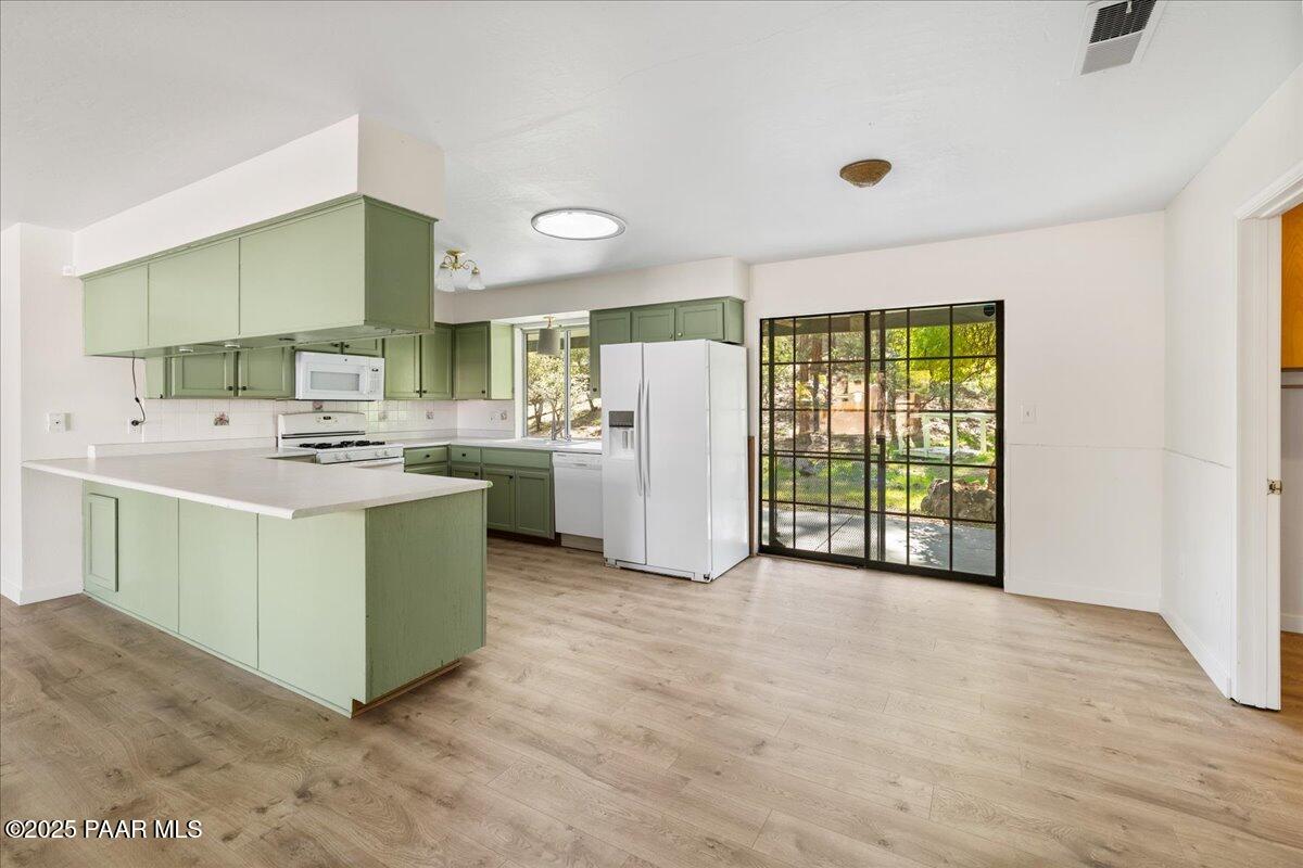 841 E Pine Knoll Drive