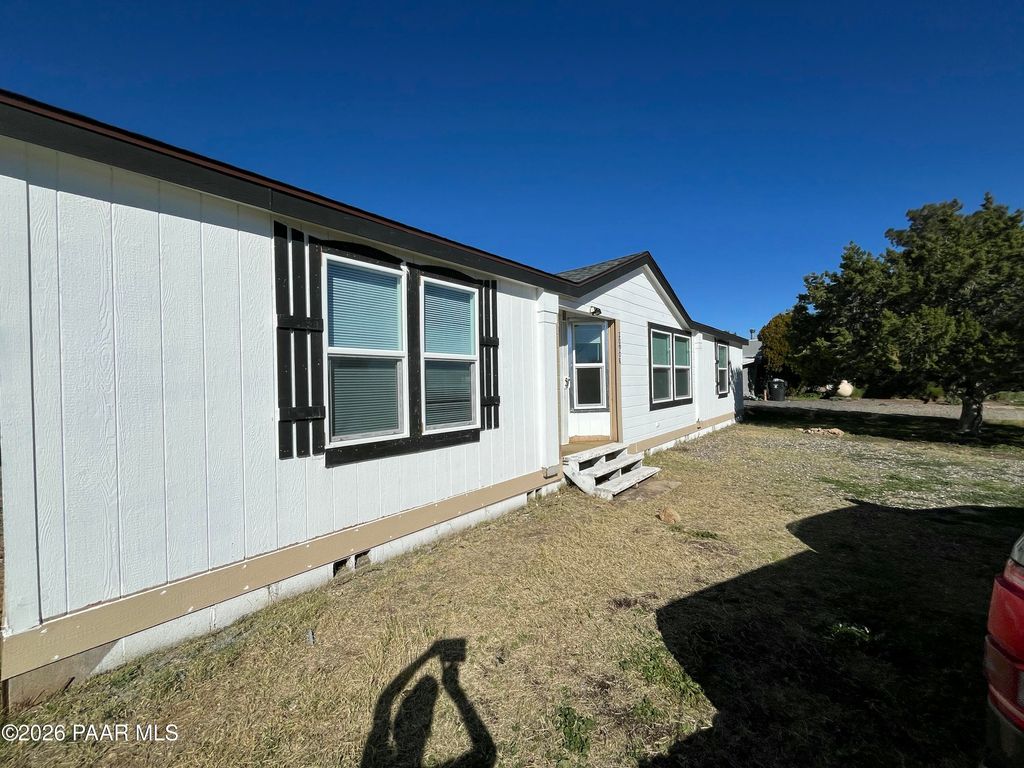 Photo of 20908 E Deer Valley Lane, Mayer, AZ 86333 (MLS # 1079410)