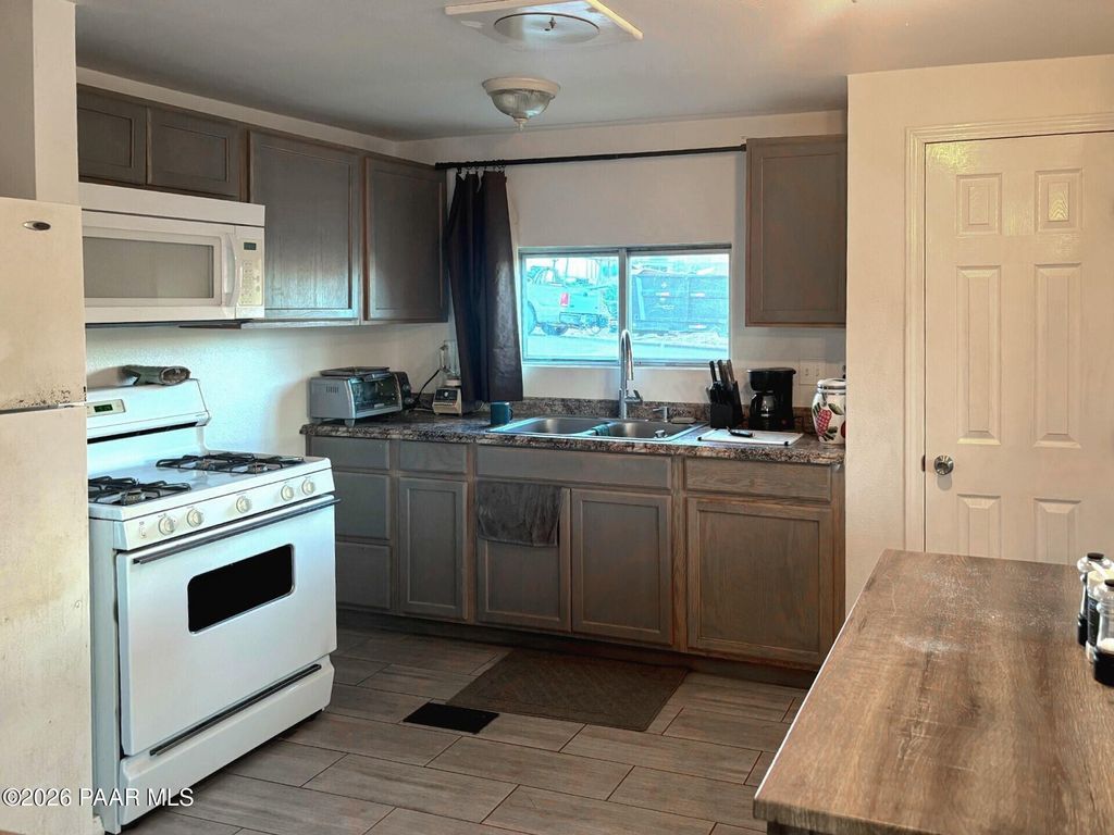 Photo of 20877 E Deer Valley Lane, Mayer, AZ 86333 (MLS # 1078955)