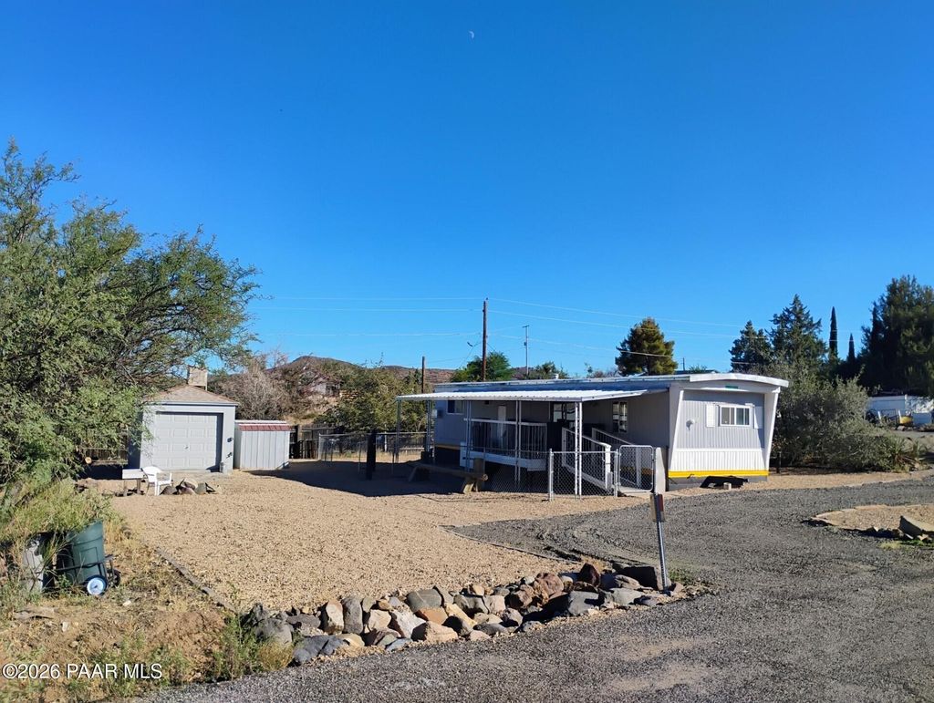 Photo of 20877 E Deer Valley Lane, Mayer, AZ 86333 (MLS # 1078955)