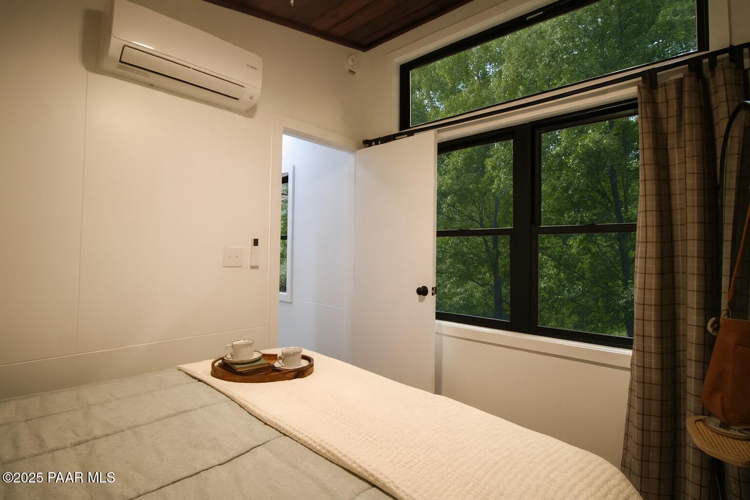 4911 E Diamond Drive