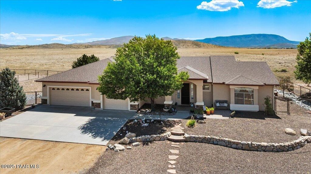Photo of 9470 E Mystic River Way, Prescott Valley, AZ 86315 (MLS # 1078977)