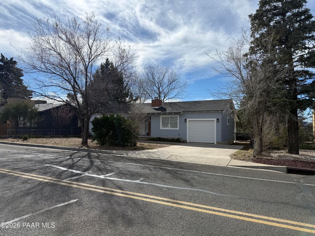 Photo of 615 W Rosser Street, Prescott, AZ 86301 (MLS # 1080114)
